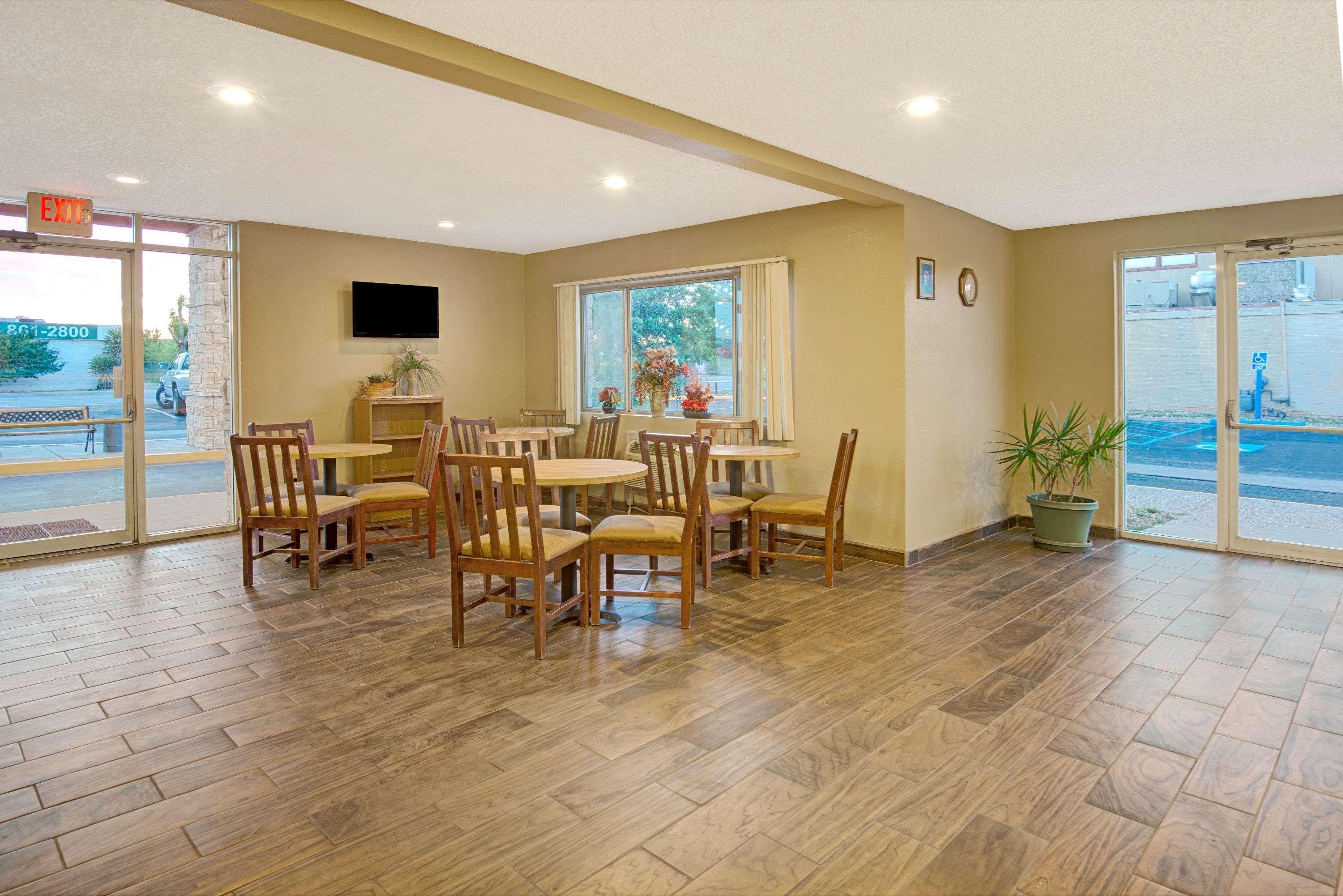 מלון Super 8 By Wyndham Belen Nm מראה חיצוני תמונה