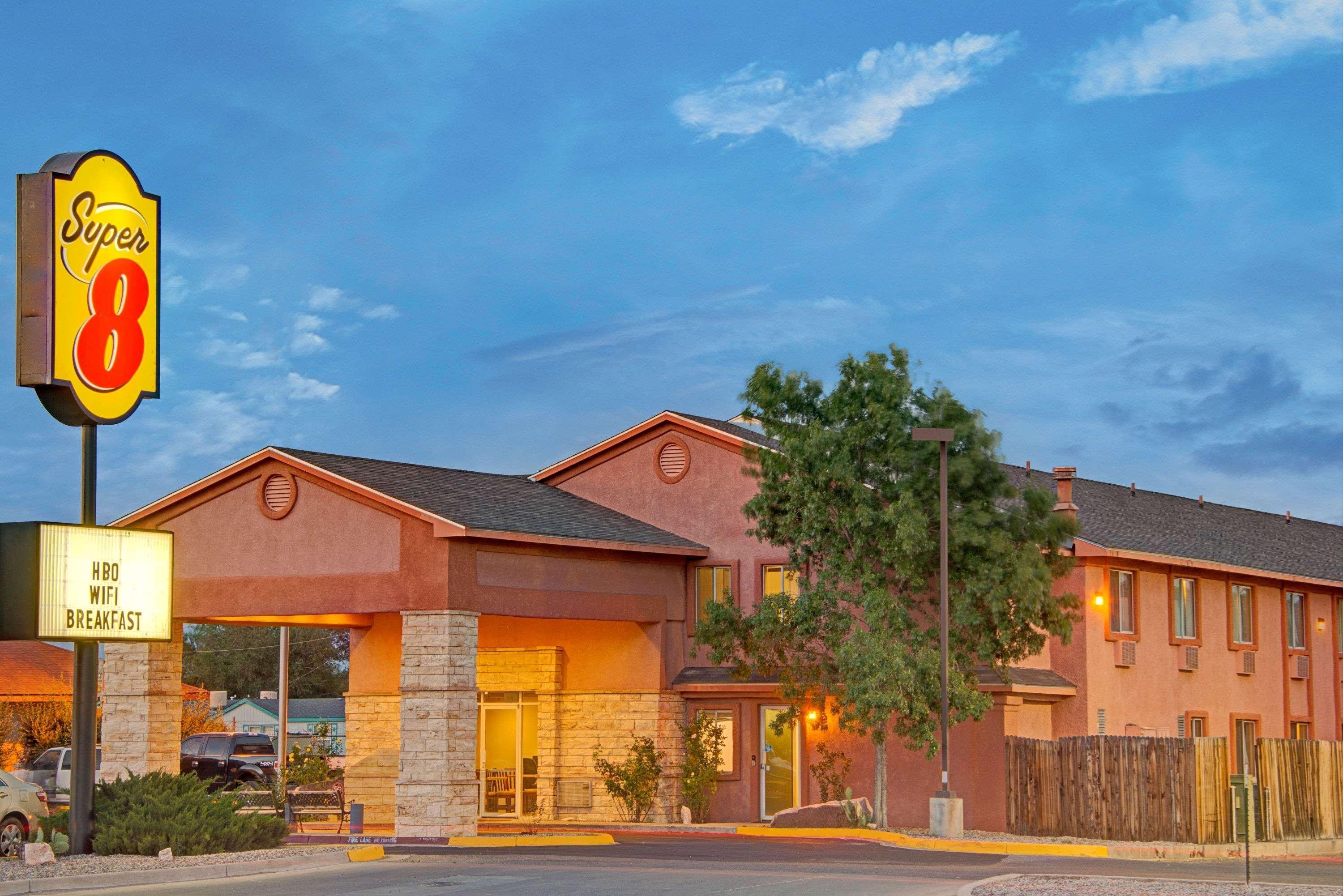 מלון Super 8 By Wyndham Belen Nm מראה חיצוני תמונה